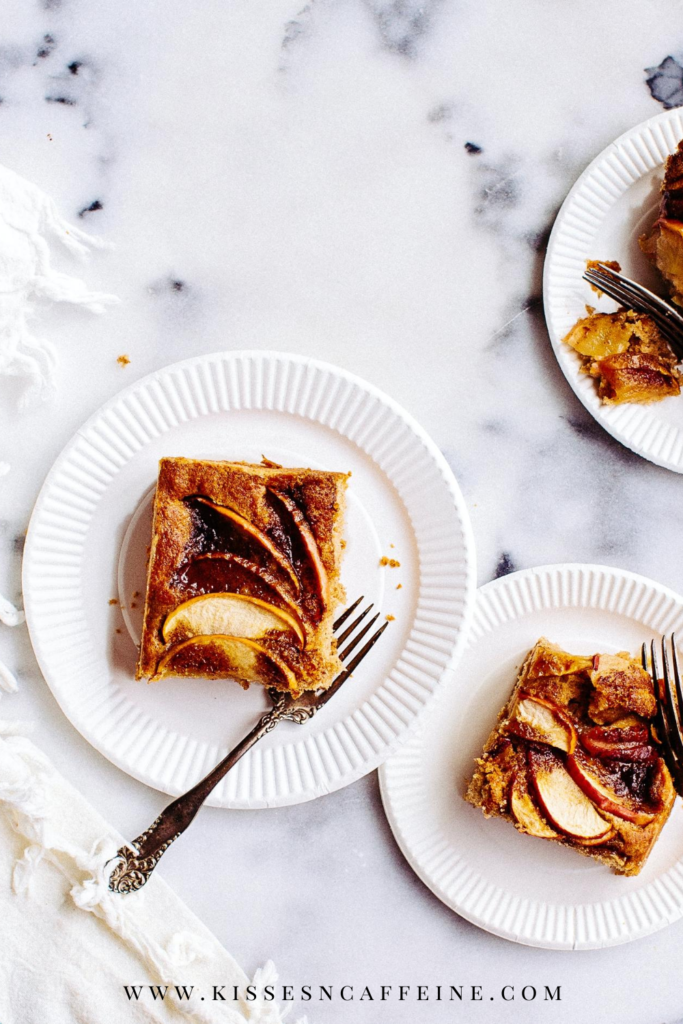 Marble backdrop with cake